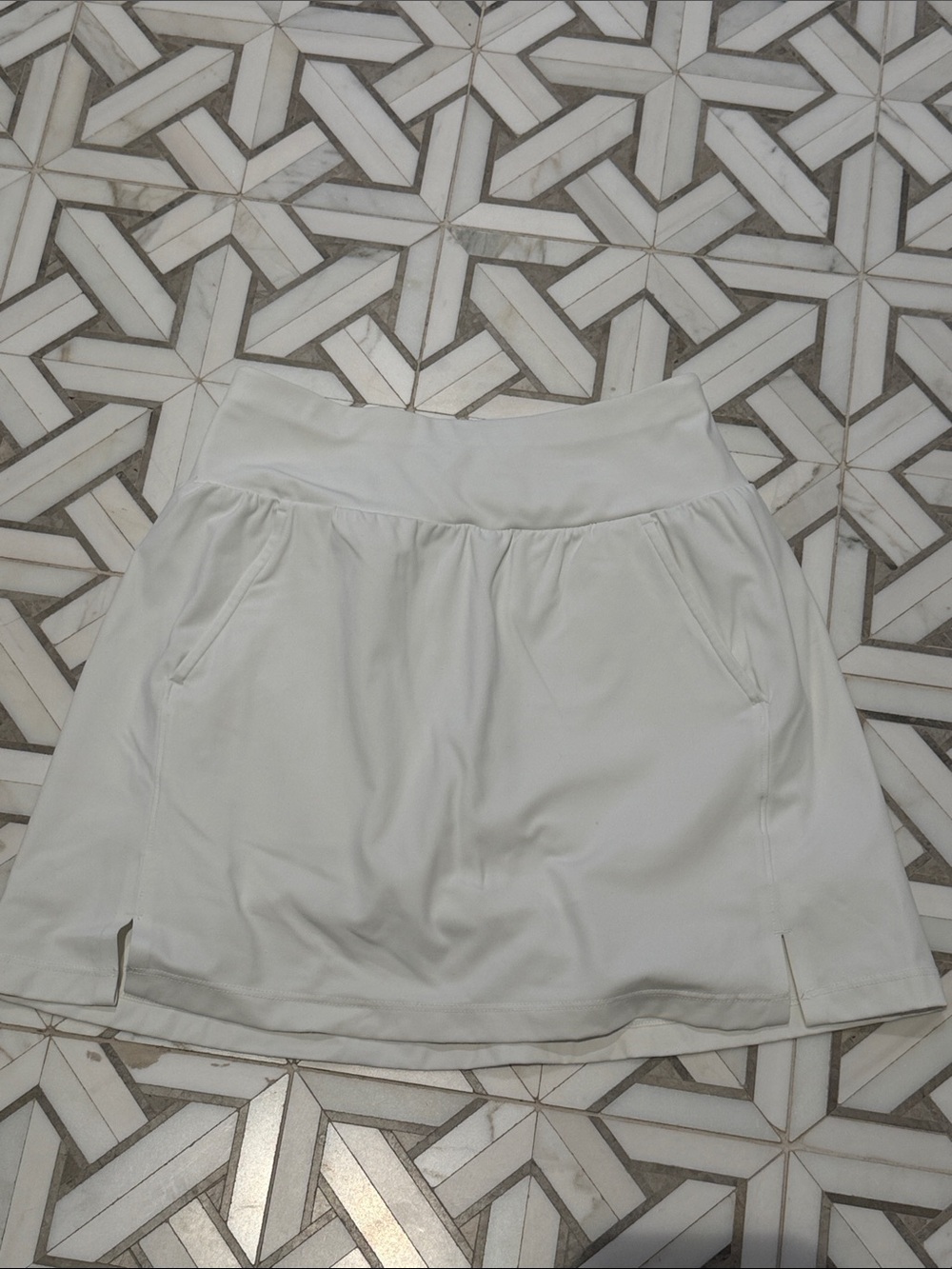 Travis Mathew White Athletic Skort with Built-In Shorts skort Golf Tennis Pickle